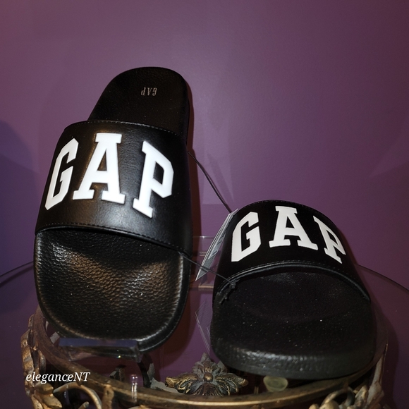 GAP Black/White Logo Pool Slides Sz: 10/11 NWT - Picture 6 of 10